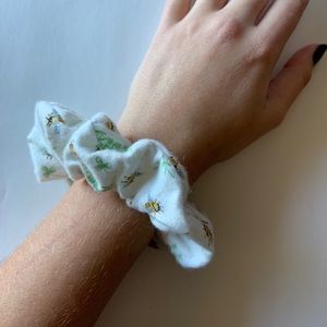 bumblebee scrunchie